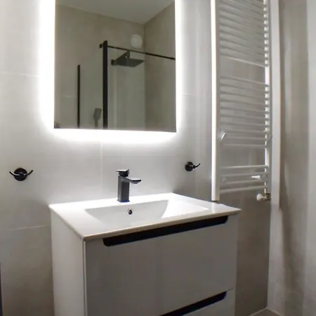 Novamikolowska Apartman *